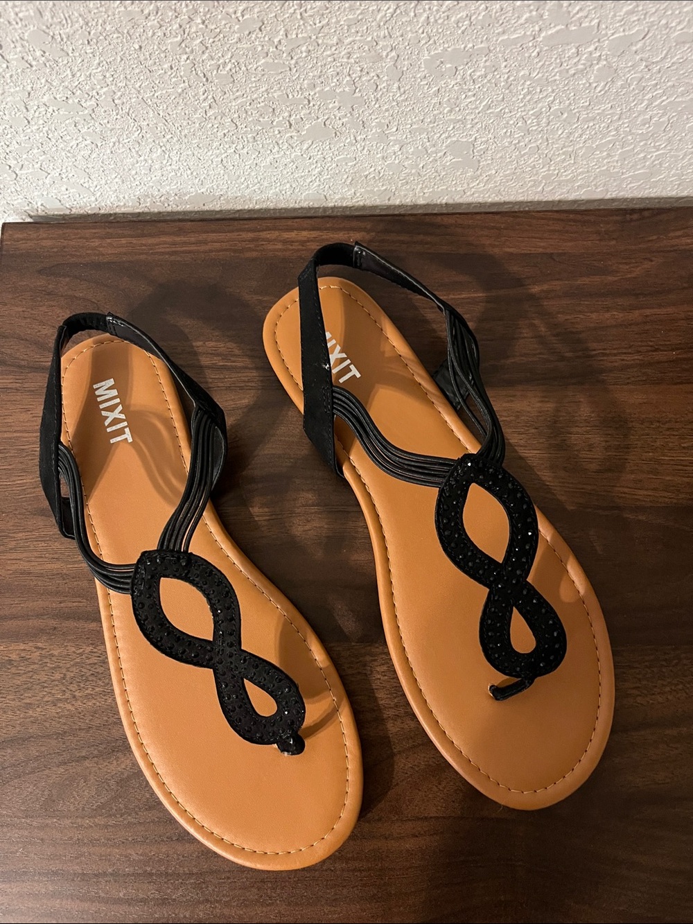 NWOT Mixit Black and Tan Women's Infinity Cutout T-Strap Sandals